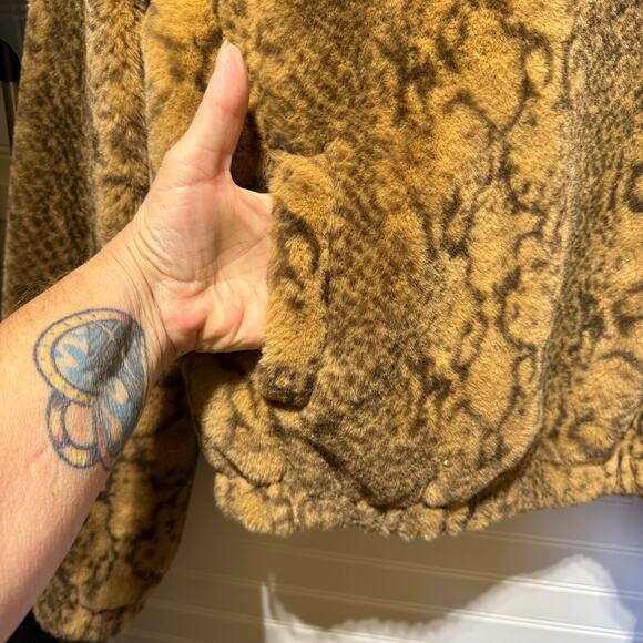 Oli & Hali Fuzzy Fleece Snake Print 1/4 Zip Pullover Size M - Picture 8 of 13